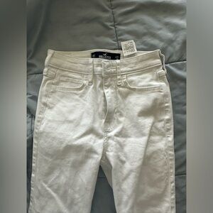 Hollister High Rise Super Skinny White Jeans in Classic Stretch